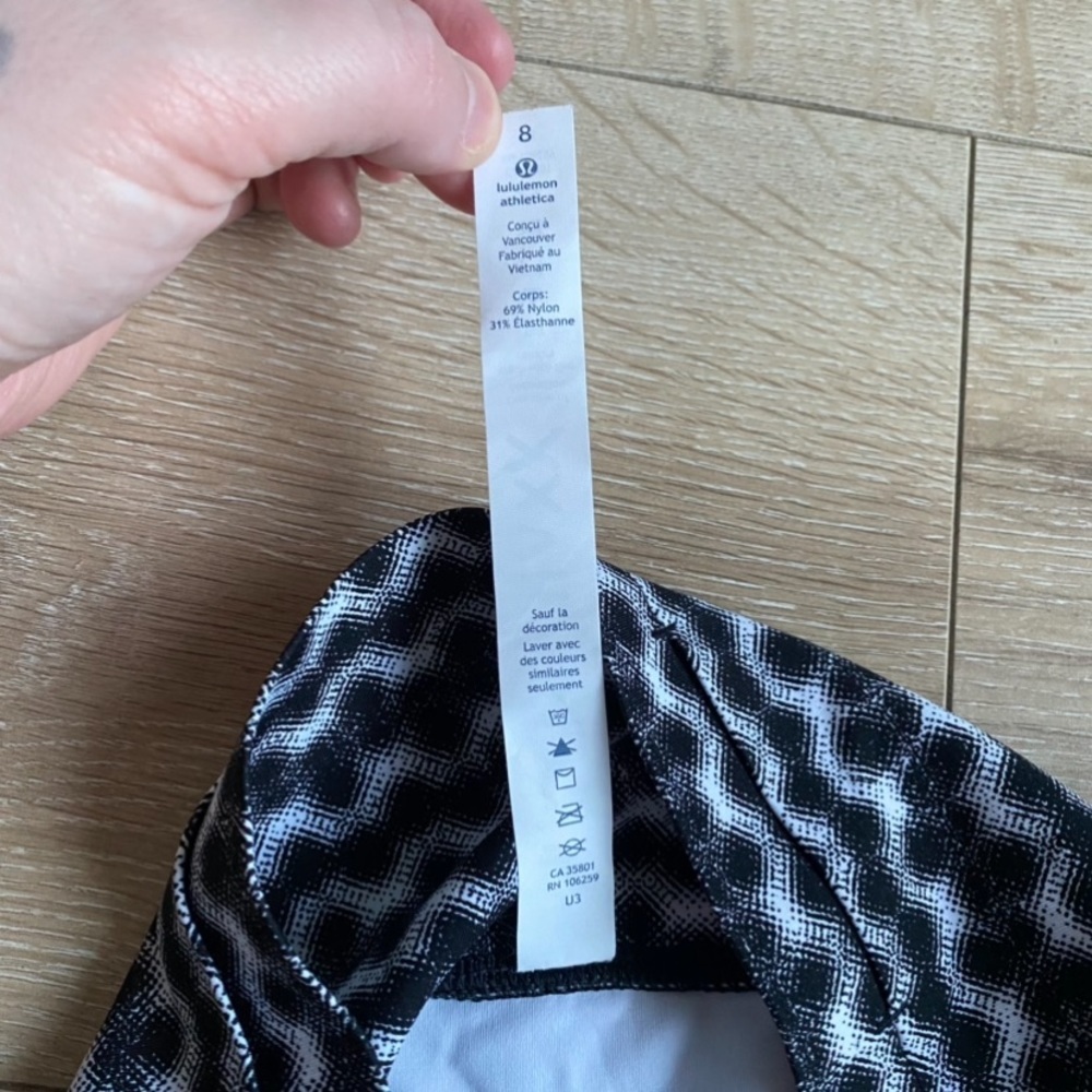 SOLD Lululemon Chase Me Crop Seawheeze size 8 Lululemon capris - Picture 7 of 12